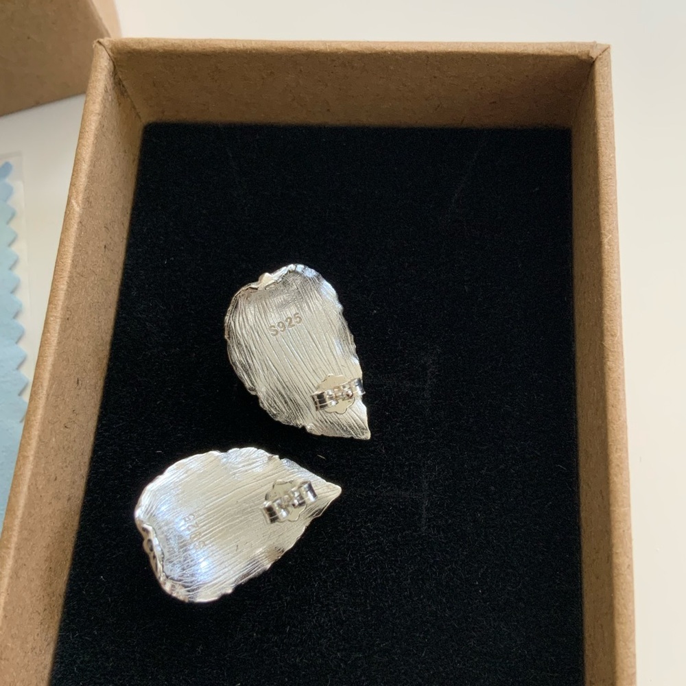 925 Sterling Sliver Pearl & Leave Stud Earrings - Picture 5 of 9